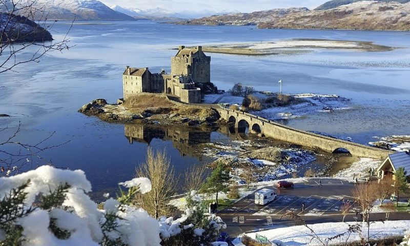 The roads are quieter, the villages more peaceful, and it’s the time when Highland welcomes are at their warmest ❤️🏔️⁠ 📸 by @wendylousylvester ⁠