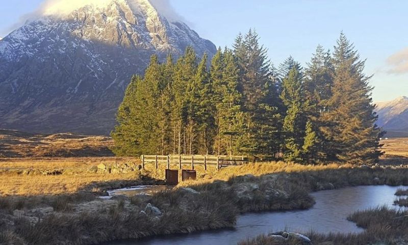 📷 photo by our amazing Guide @highlandtravelswithsteve on the 5-Day Isle of Skye, Loch Ness & Inverness winter trip to the Highlands 🌟