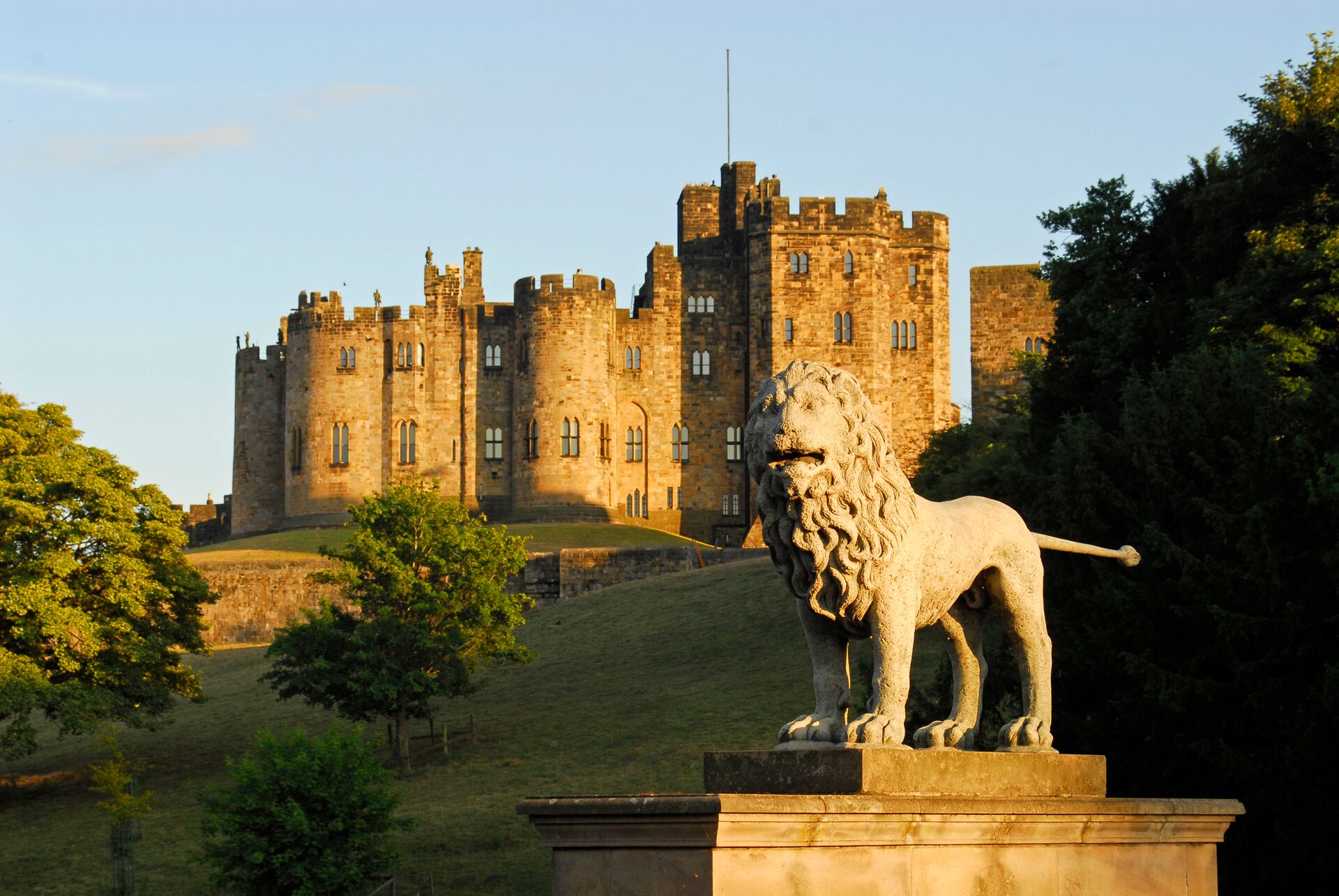 image of Highlight Alnwick Castle Scotland tours