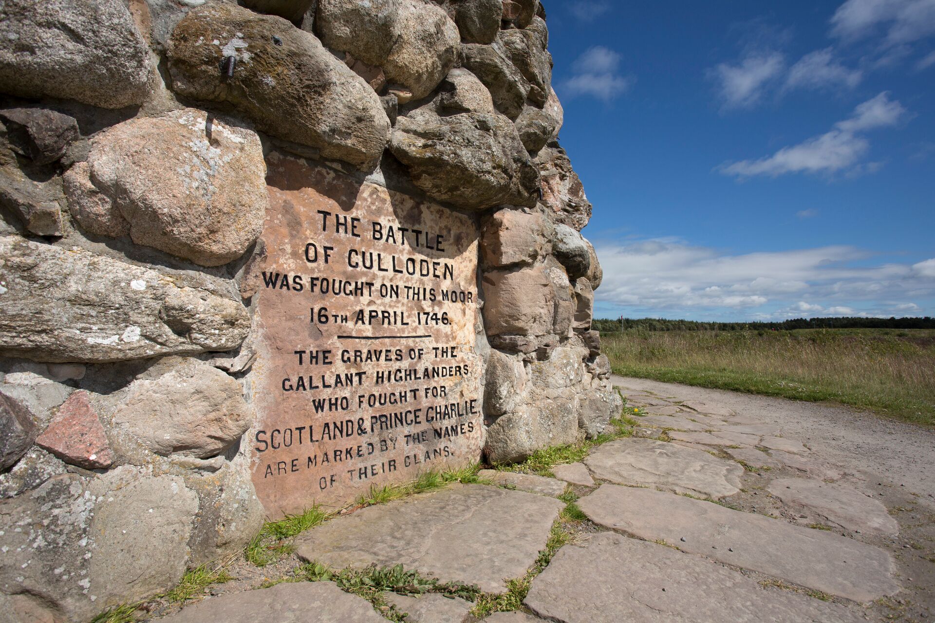 image of Highlight Memorial Cairn Culloden Battlefield Scotland tours 